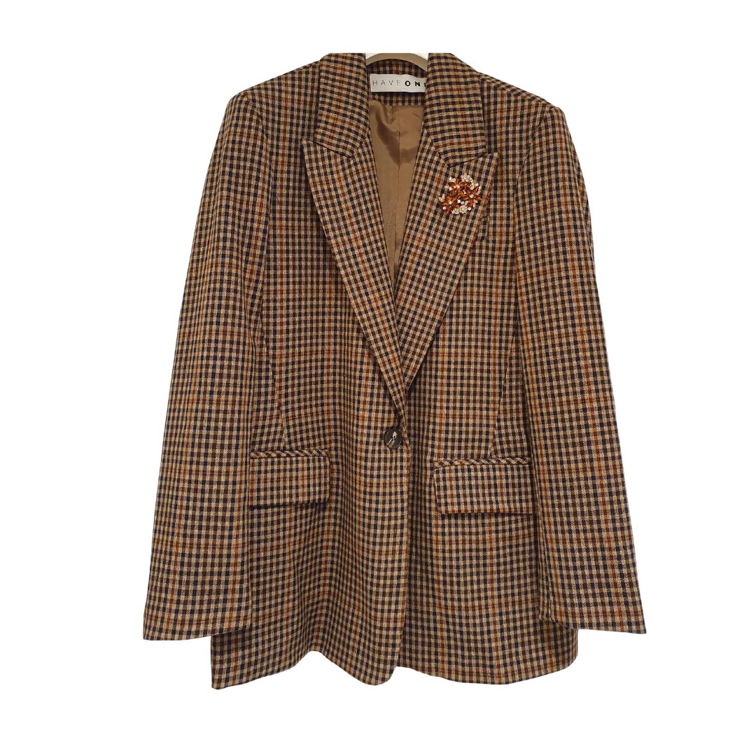 Blazer over a quadretti con spilla gioiello HaveOne