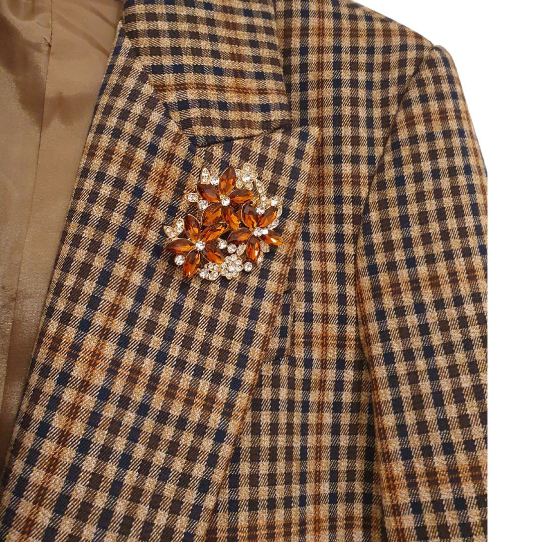 Blazer over a quadretti con spilla gioiello HaveOne