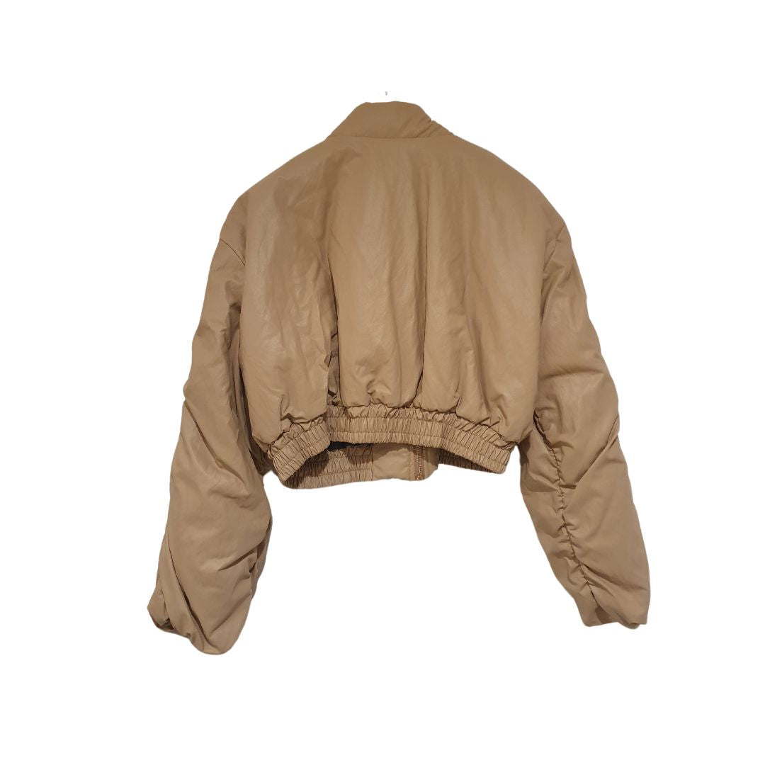 Bomber imbottito beige in ecopelle cropped