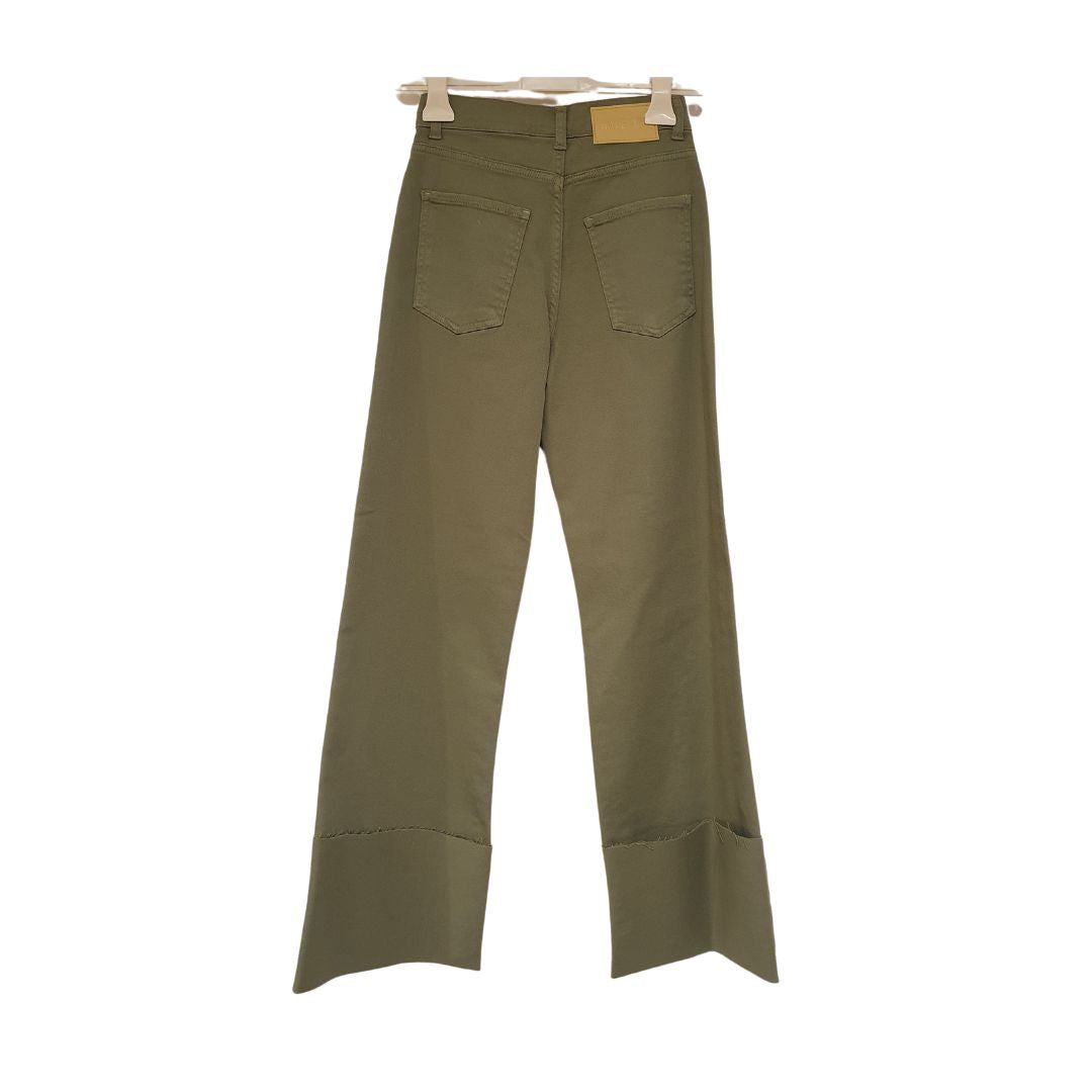 Pantalone verde salvia in cotone con risvolto