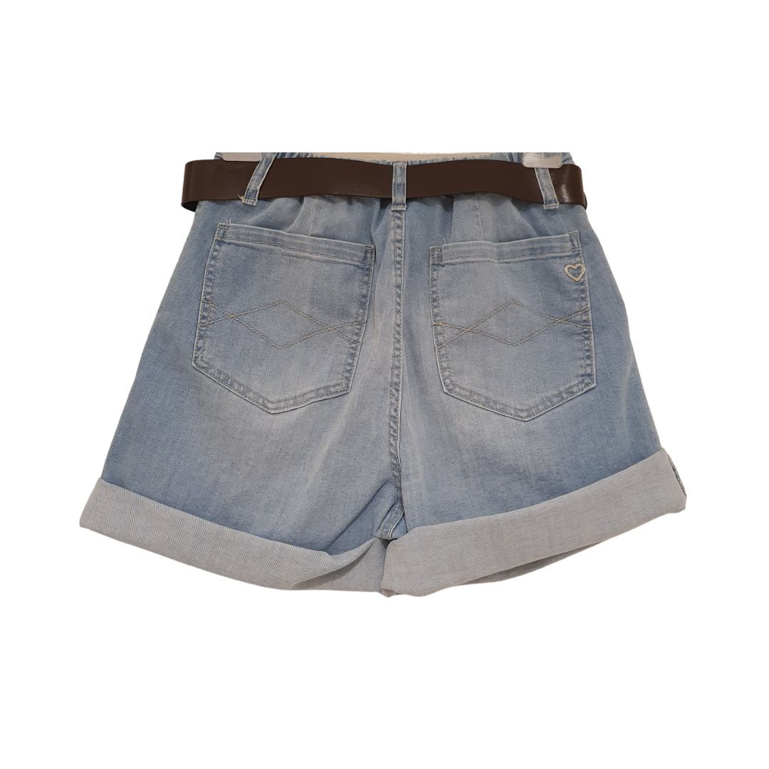 Shorts con cintura Please