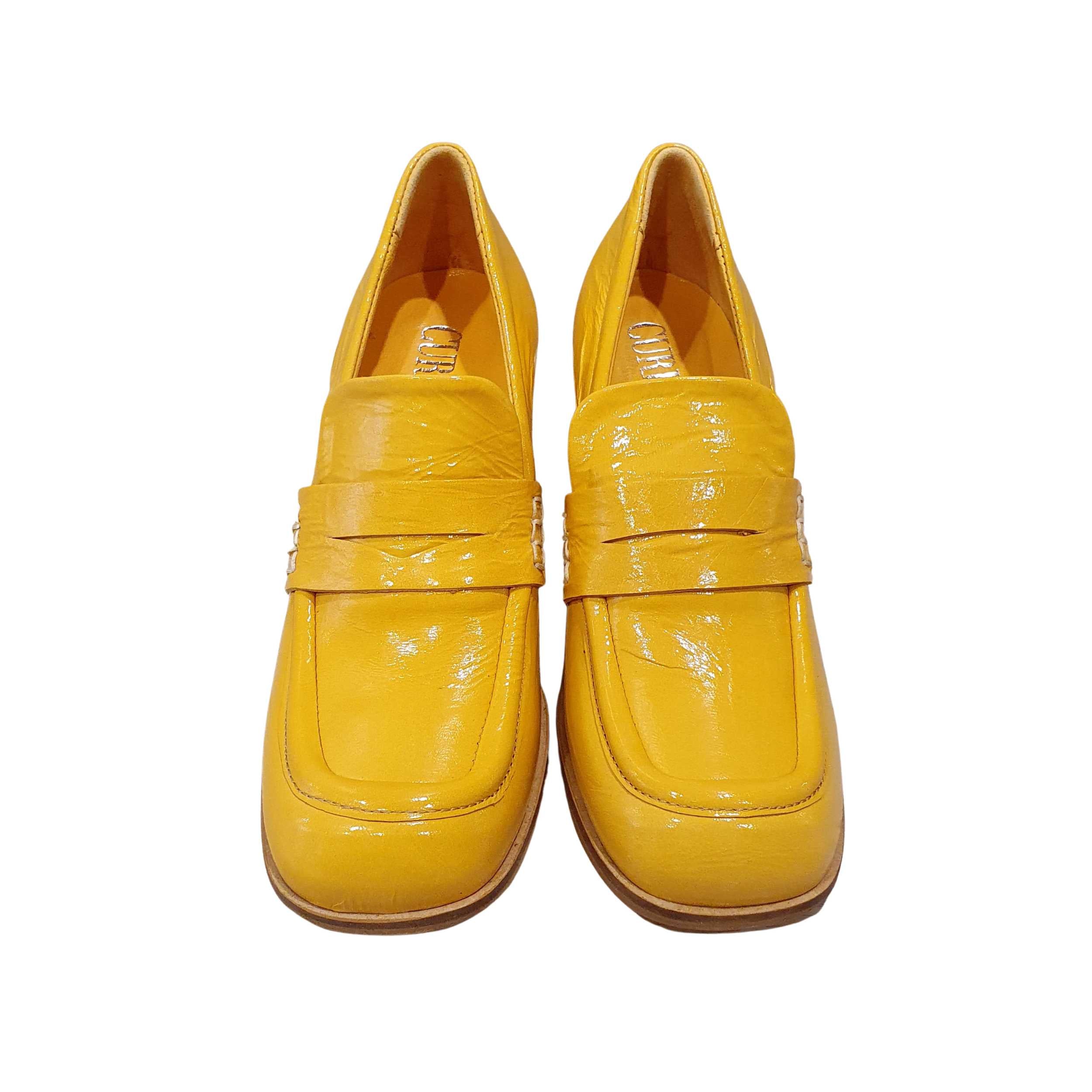 Mocassino in vernice giallo o lilla