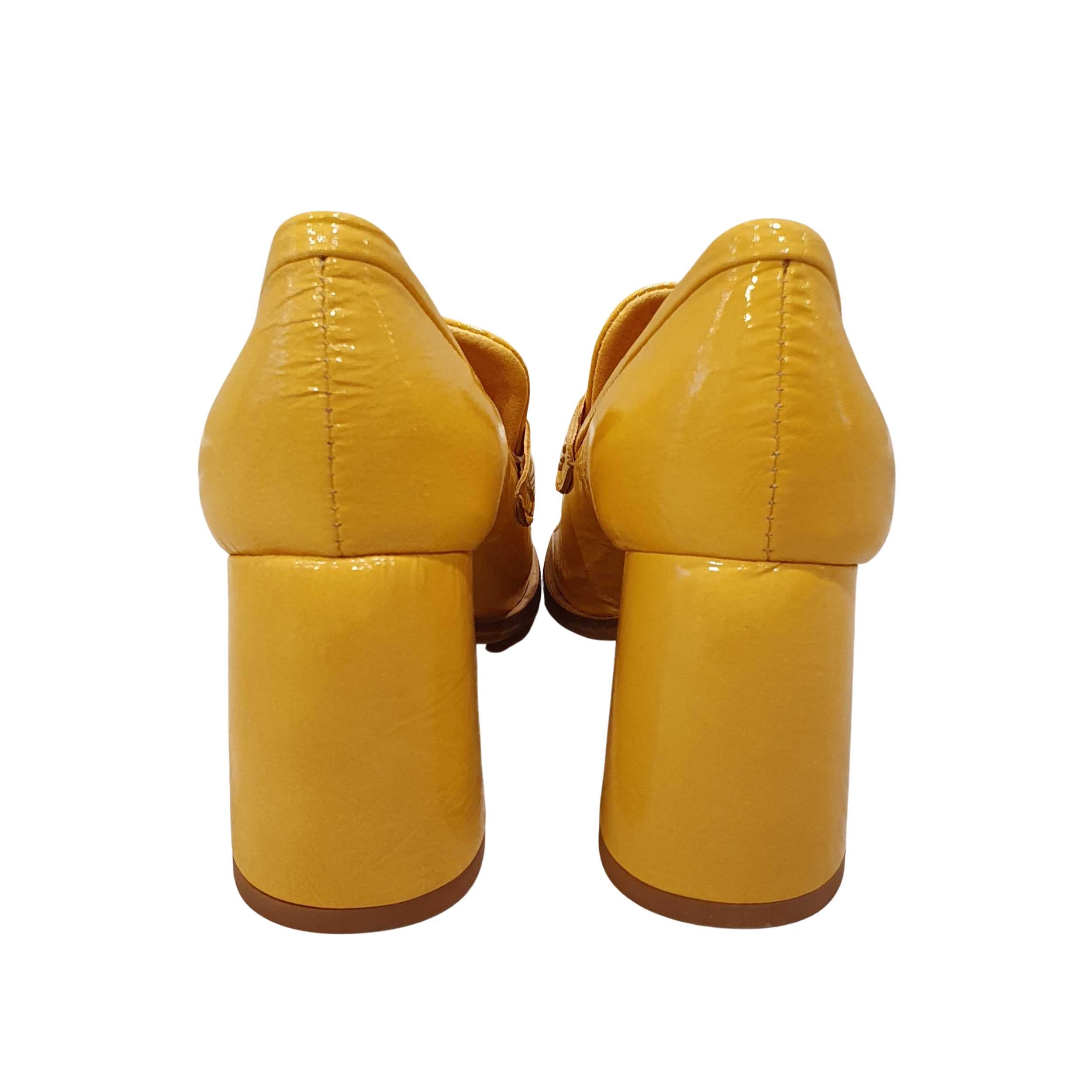 Mocassino in vernice giallo o lilla